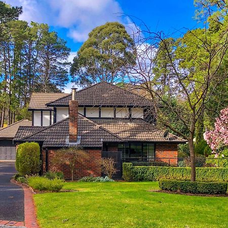 Pride Leisure Tudor House Villa Park Orchards Exterior photo